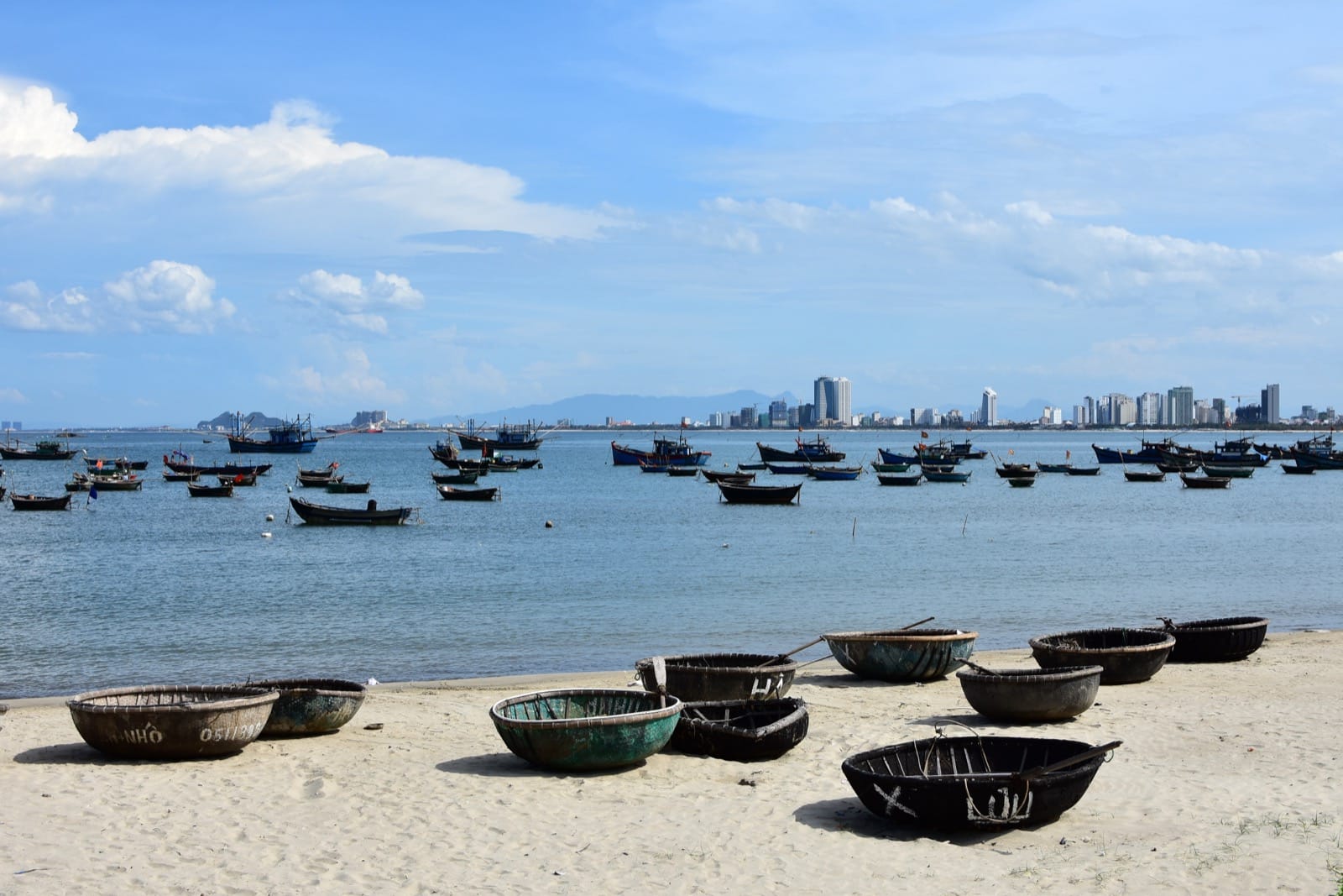 Vịnh Đà Nẵng, từ Sơn Trà nhìn về thành phố