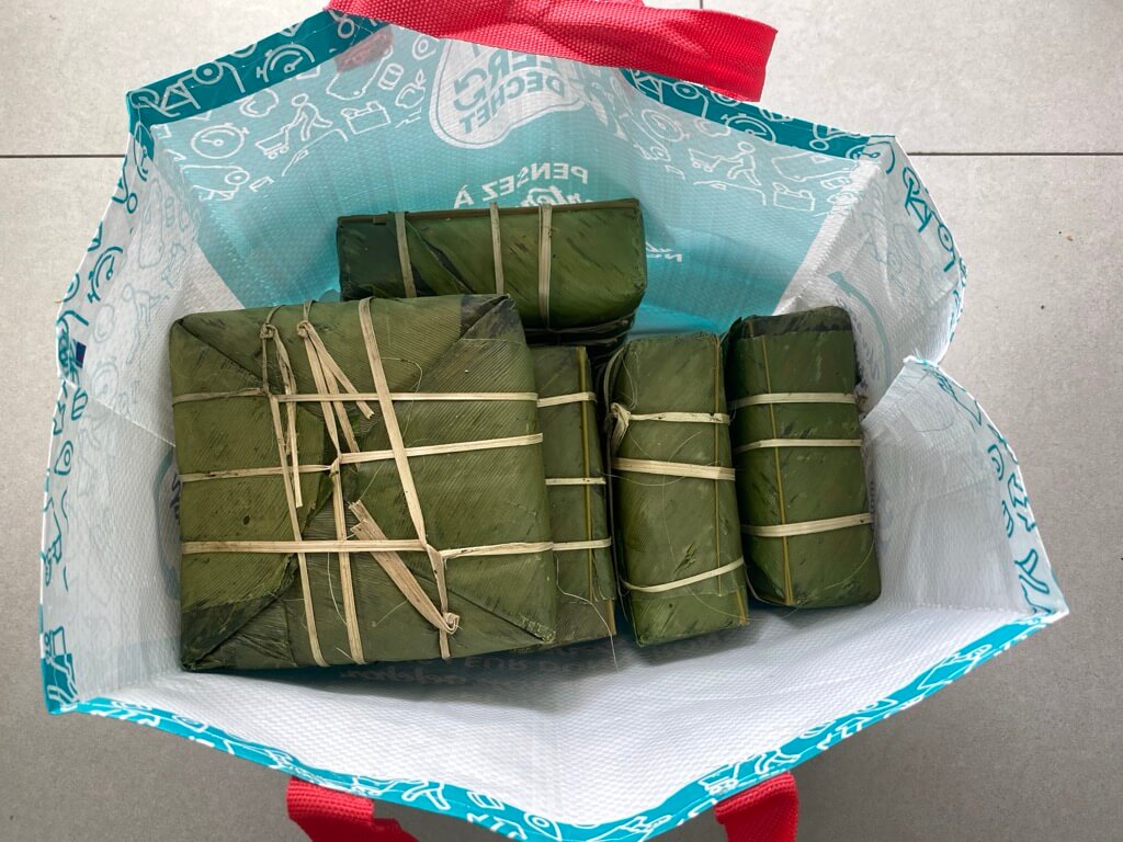 Bánh chưng mua ở giò chả Minh Châu